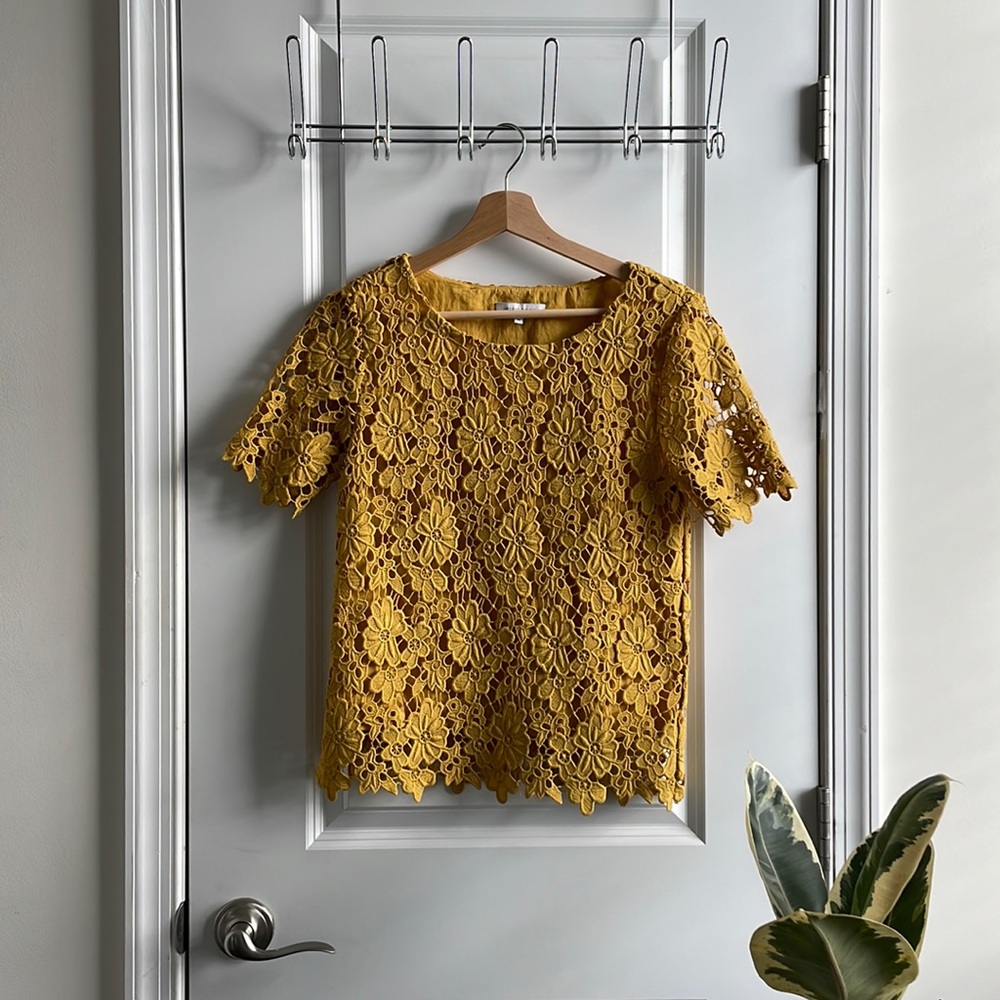 Lovely boutique top